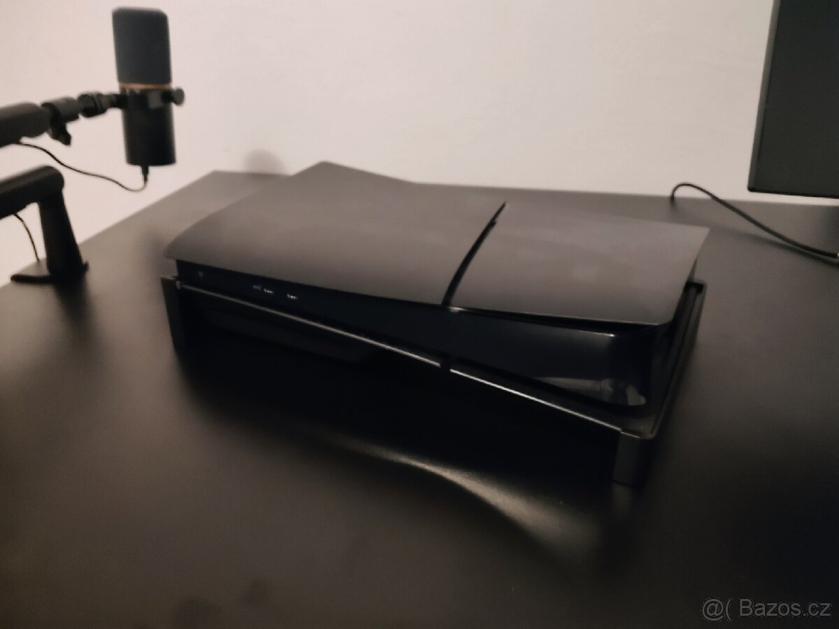 PS5 Slim + Hry - 2