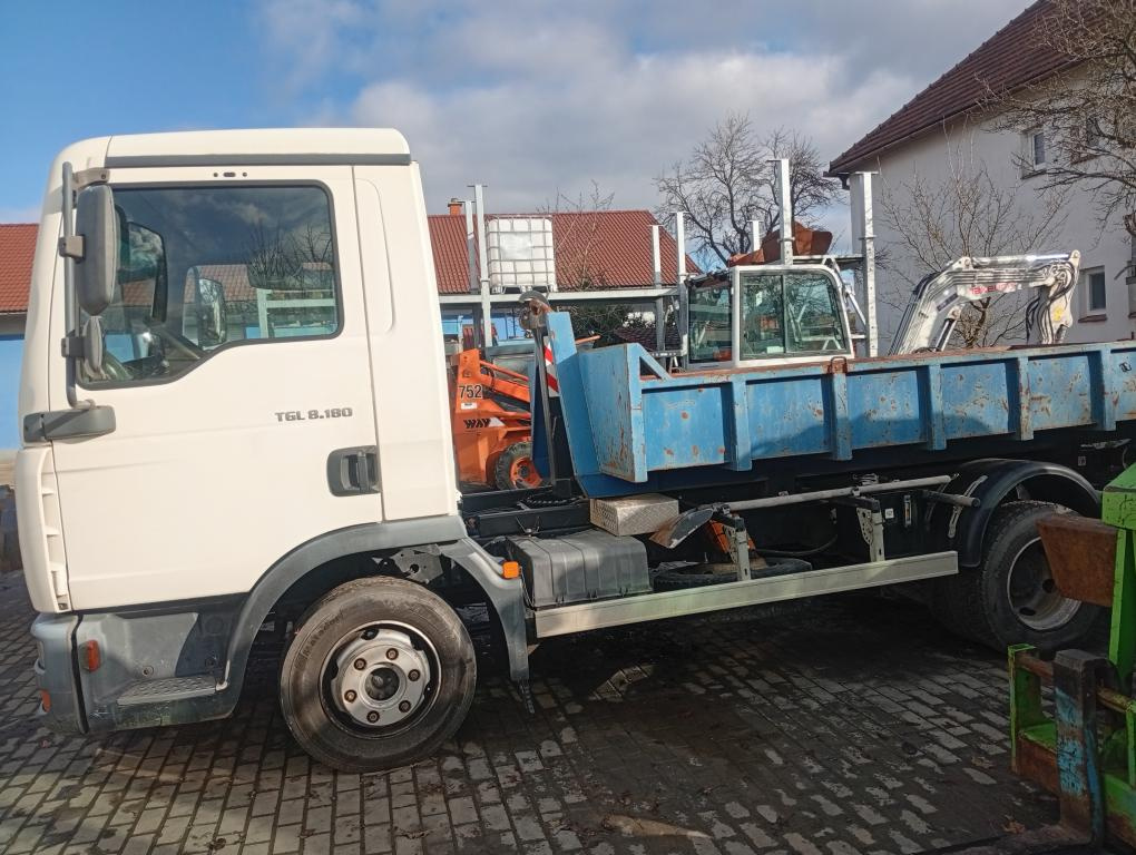 Nosič kontejnerů MAN TGL.8.180 - 2