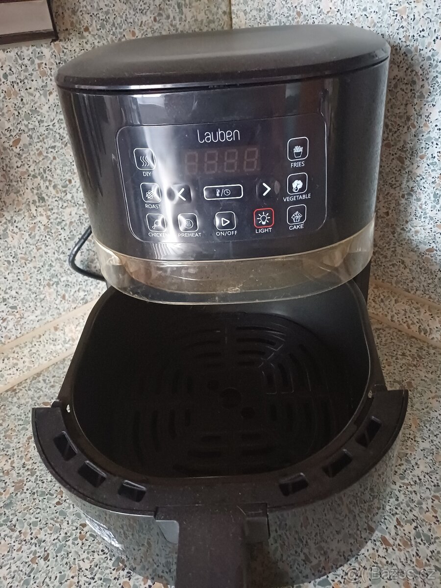 HORKOVZDUŠNÁ FRITÉZA LAUBEN - 2