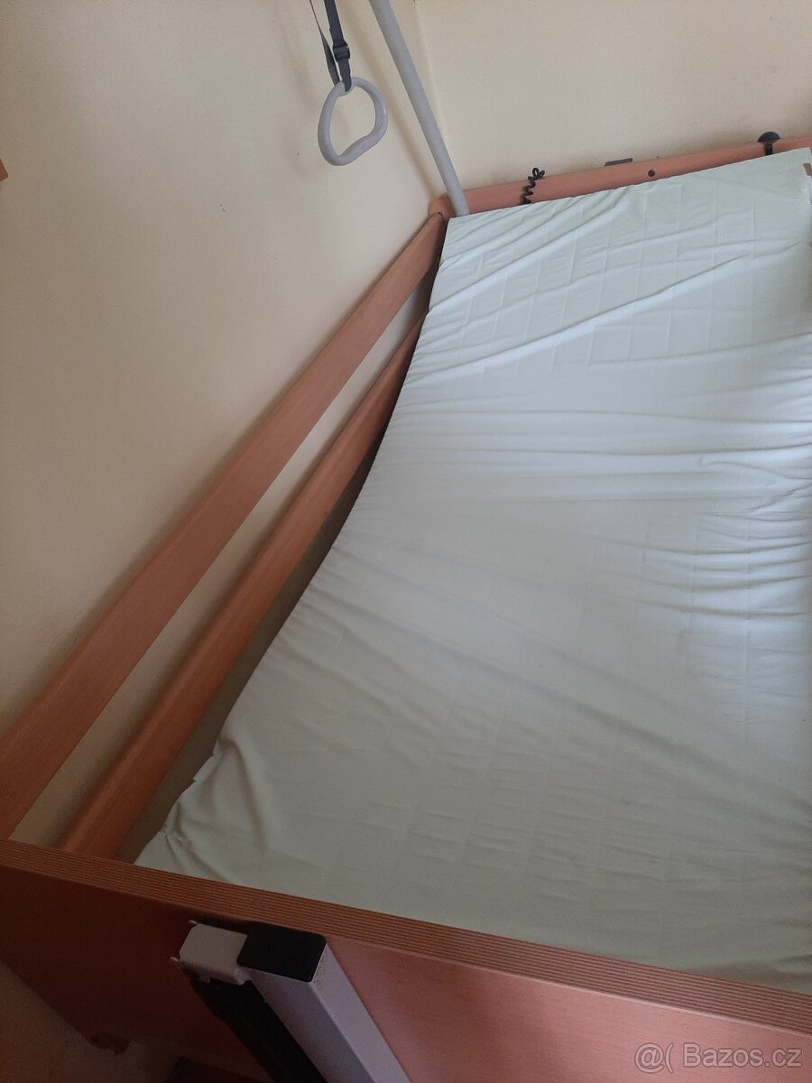 Polohovatelná postel pro seniory - 2