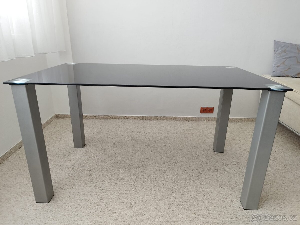 Moderní jídelní stůl se skleněnou deskou - 2