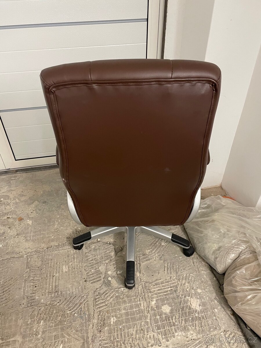 Hnědé kancelářské křeslo - 2