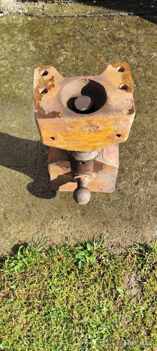 Závěs na traktor-otočný - 2