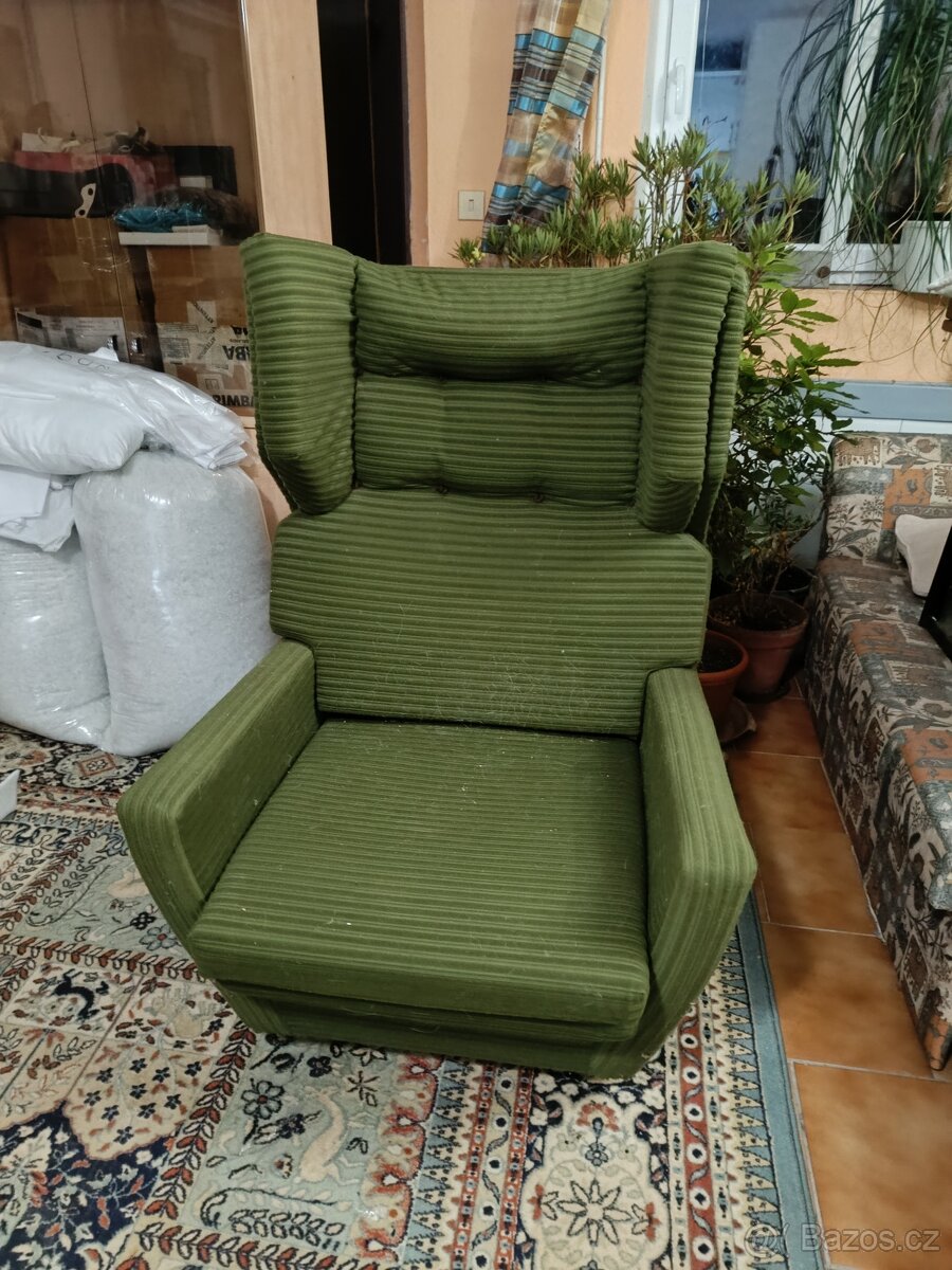 Zelené křeslo Ušák. - 2