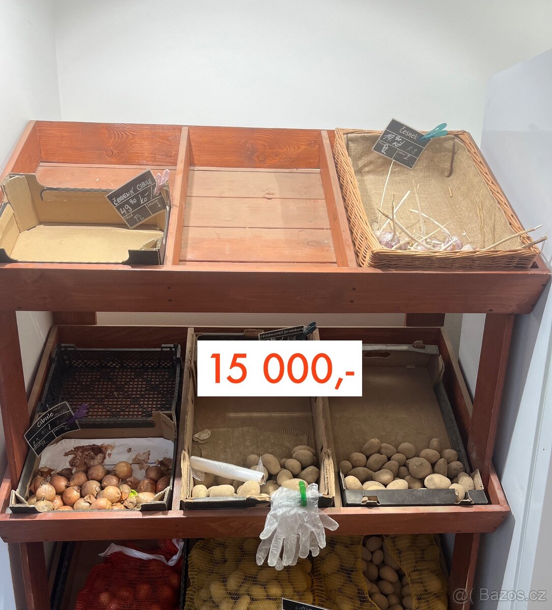 Vybavení prodejny, regály, stůl, police - 2