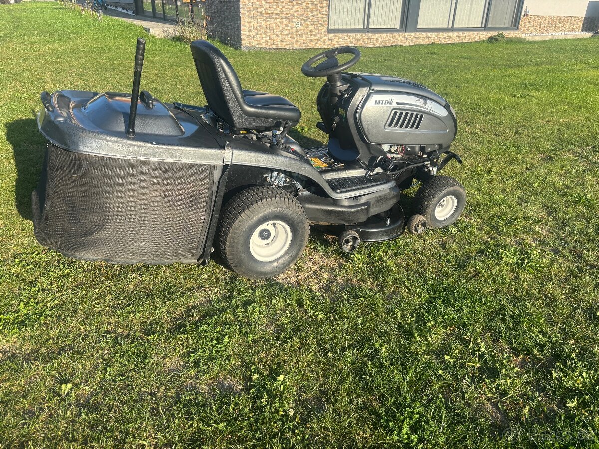Zahradní trakturek MTD 24hp - 2