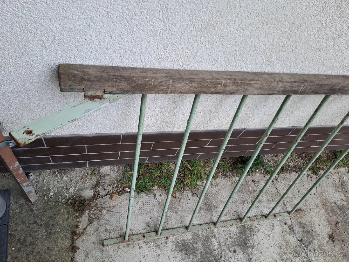 Zábradlí dřevo/kov - 2