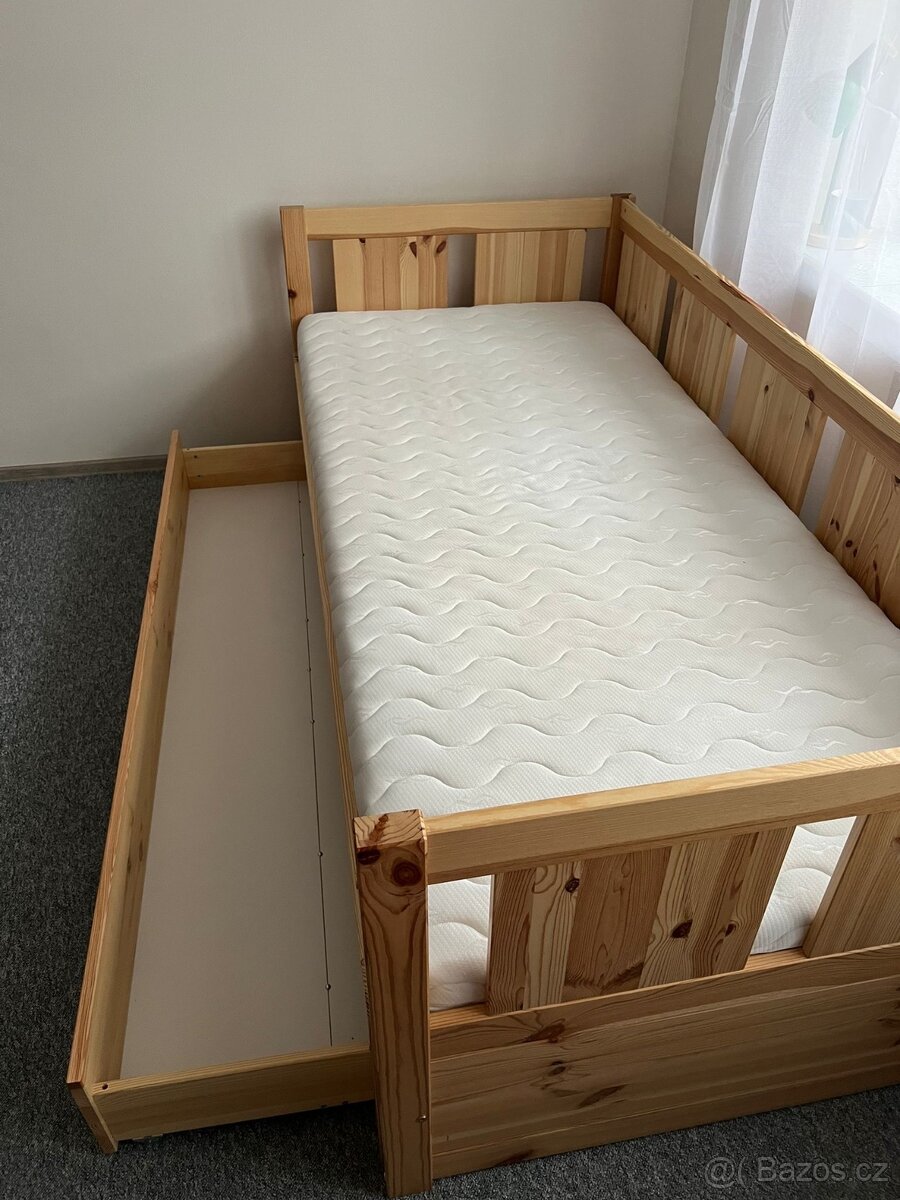 Zánovní dřevěná postel s úložným prostorem - 2