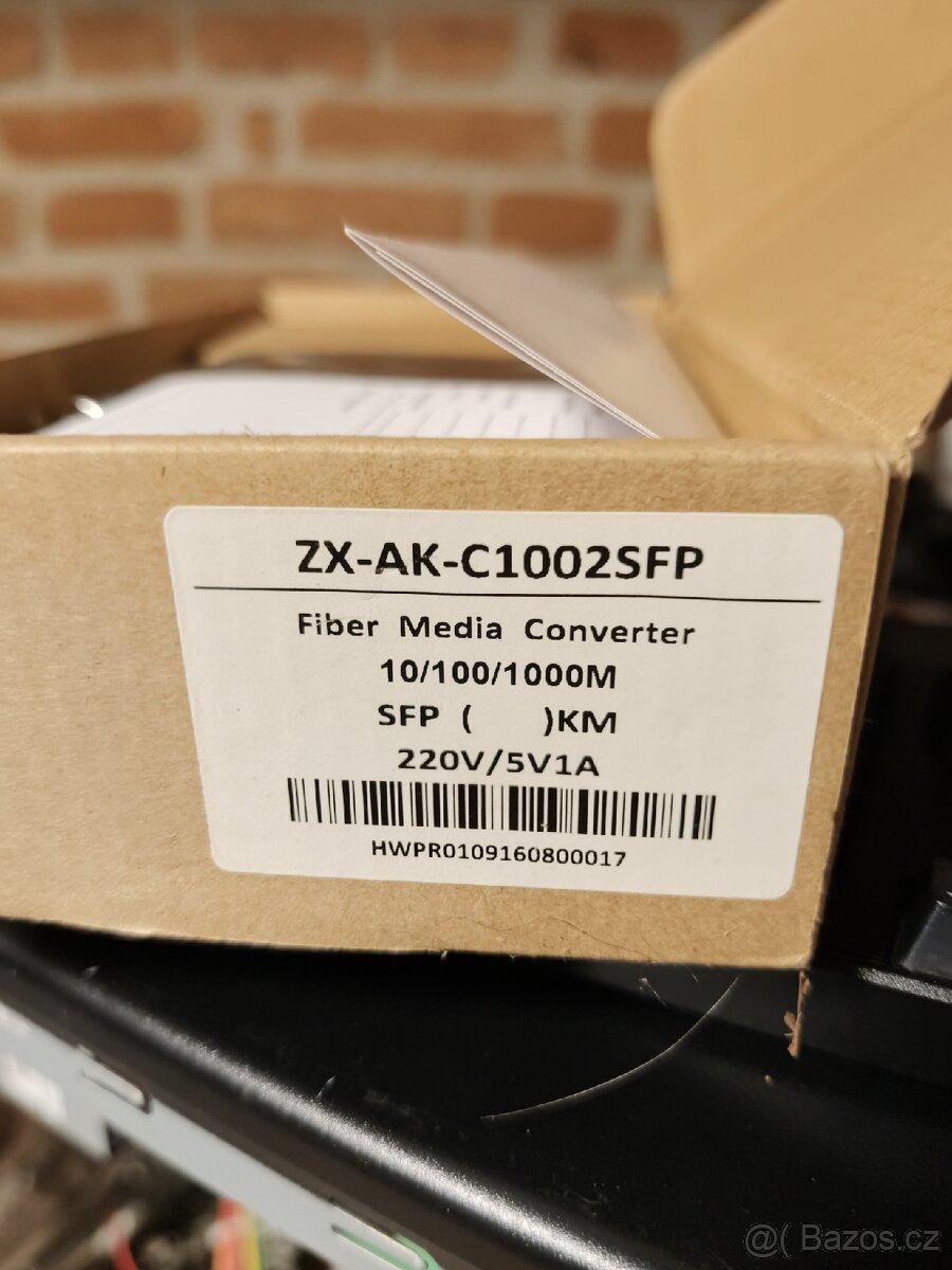 Media konvertor 100/1000BASE-T/ 1000BASE-X (SFP) - 2
