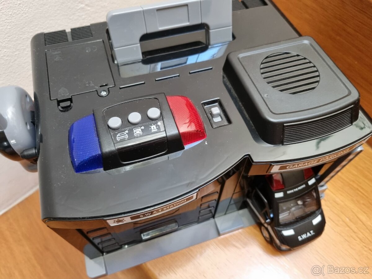 S.W.A.T. hrací set garáž - 2