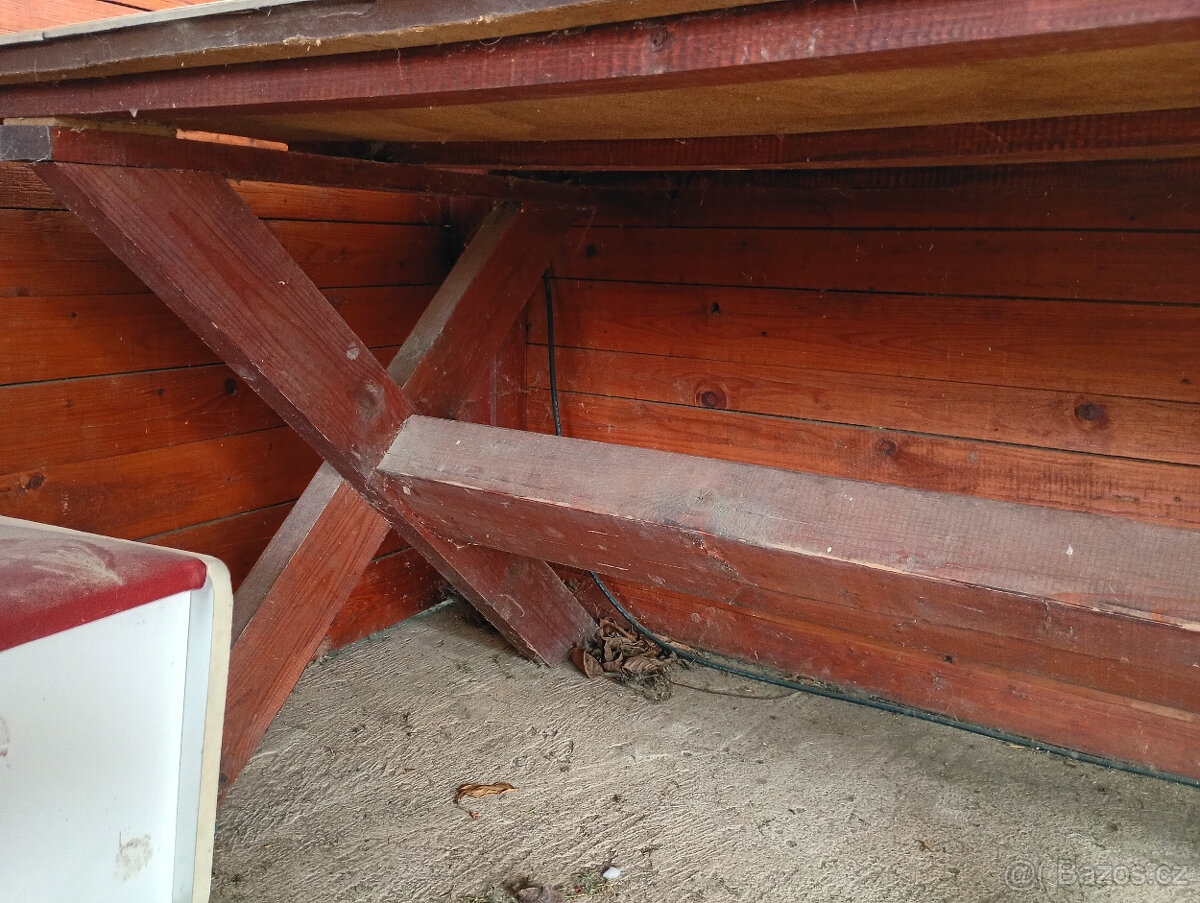 dřevěný stůl - 2