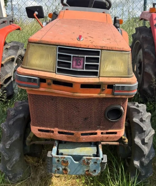 TRAKTOR Kubota Bultra 4x4 - 2