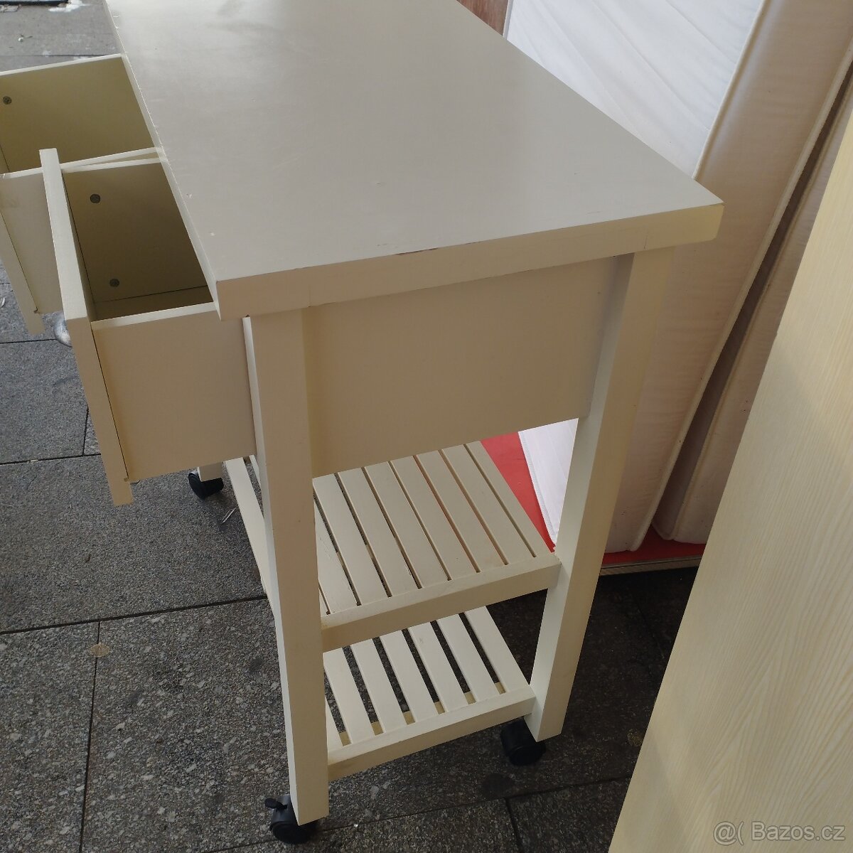 Kuchyňský stolek - 2