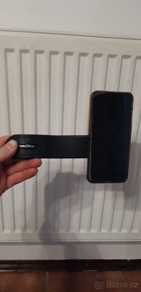 Magnetický držák do auta. - 2