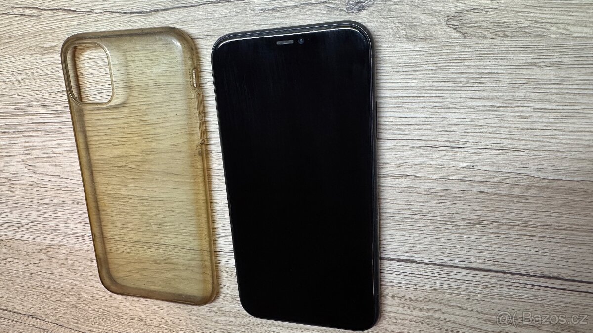 IPhone 11 64GB černý, pěkný stav - 2