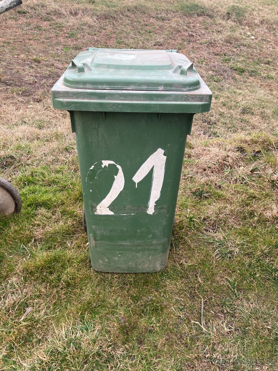 Plastová popelnice - 2