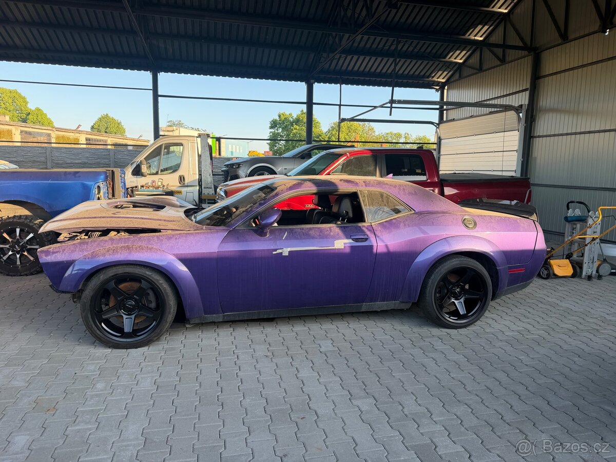 Dodge Challenger 5.7 SHAKER 2016 - 2