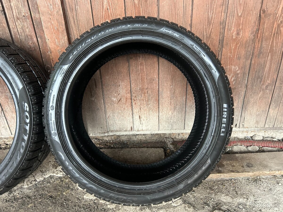 Prodám gumy 225/40/18 Pirelli - 2