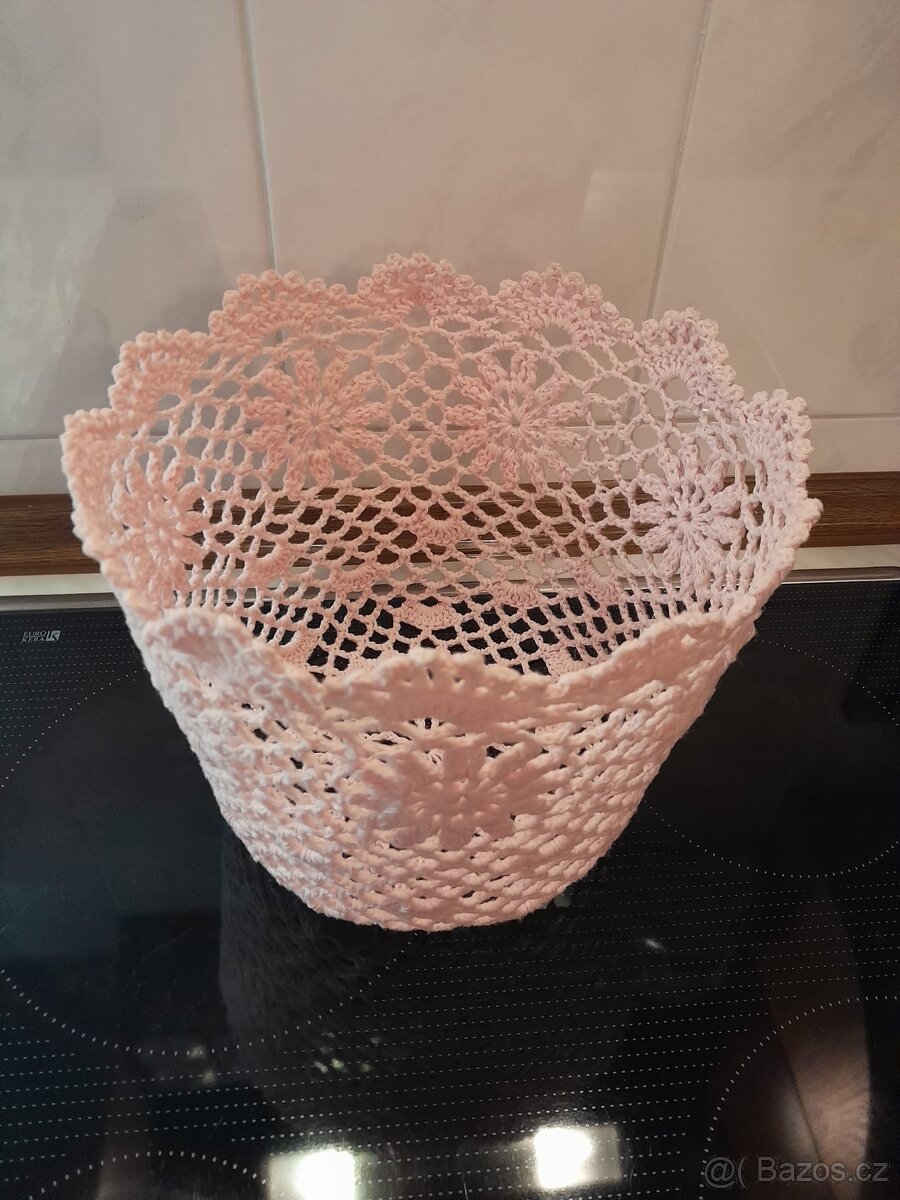 Háčkovaný obal na květináč - 2