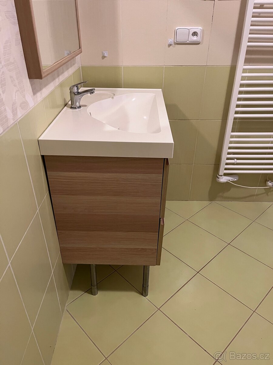 Koupelnová skříňka Ikea + zrcadlo - 2