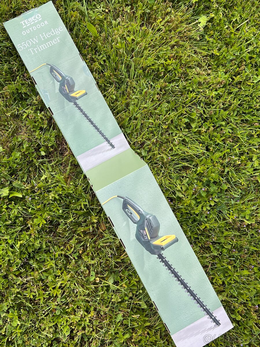 Nůžky na živý plot s  lištou 55 cm a o výkonu 550 W - 2