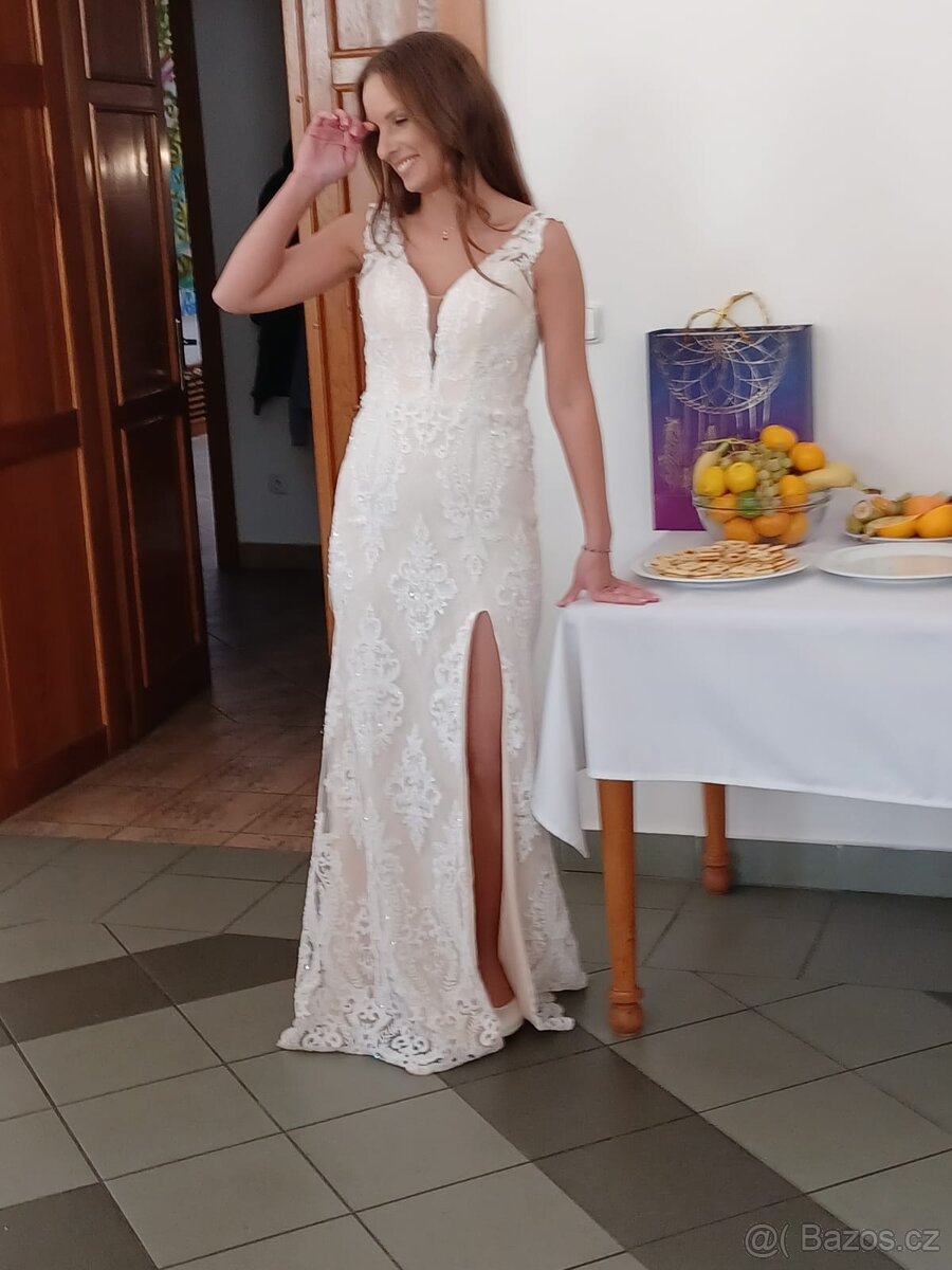Svatební šaty s rozparkem - 2
