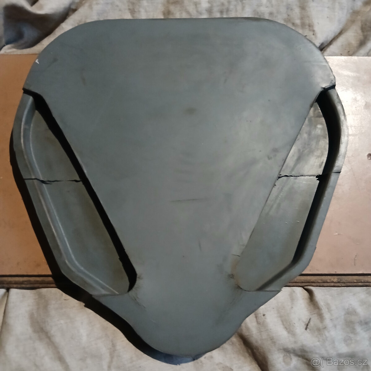 Stadion,krátce použitý šedý gumový potah sedla - 2