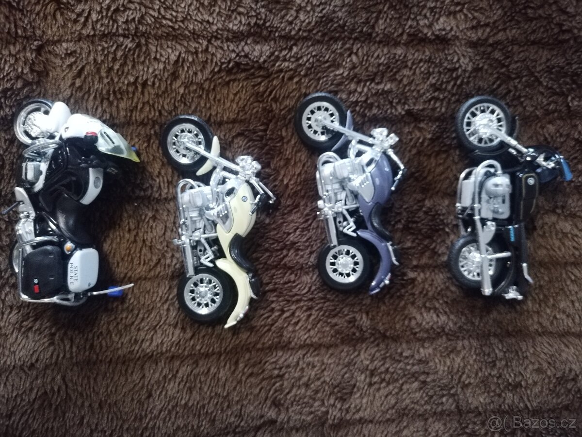 Modely motorek 1:18 Maisto - 2