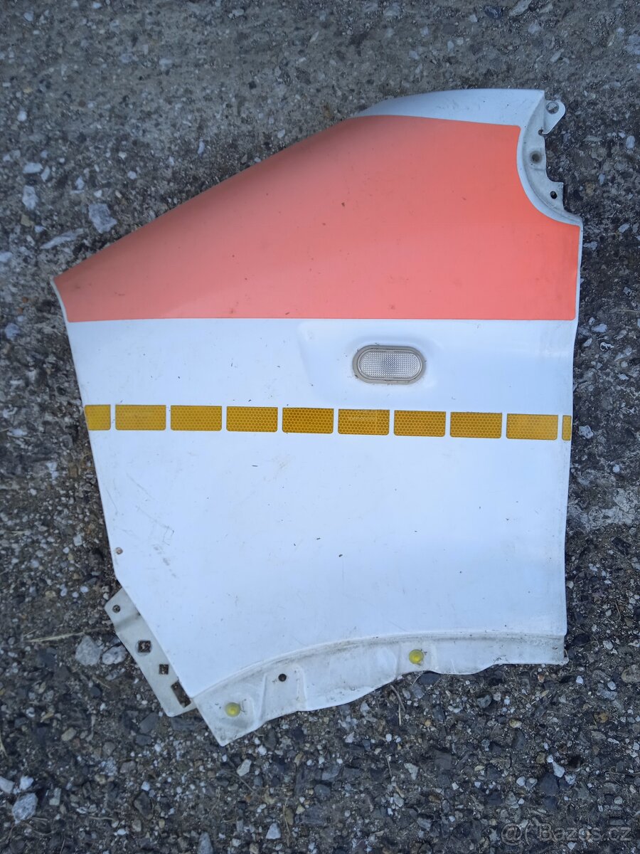 Prodám pření blatníky Renault Master r.v. 03 -13 - 2