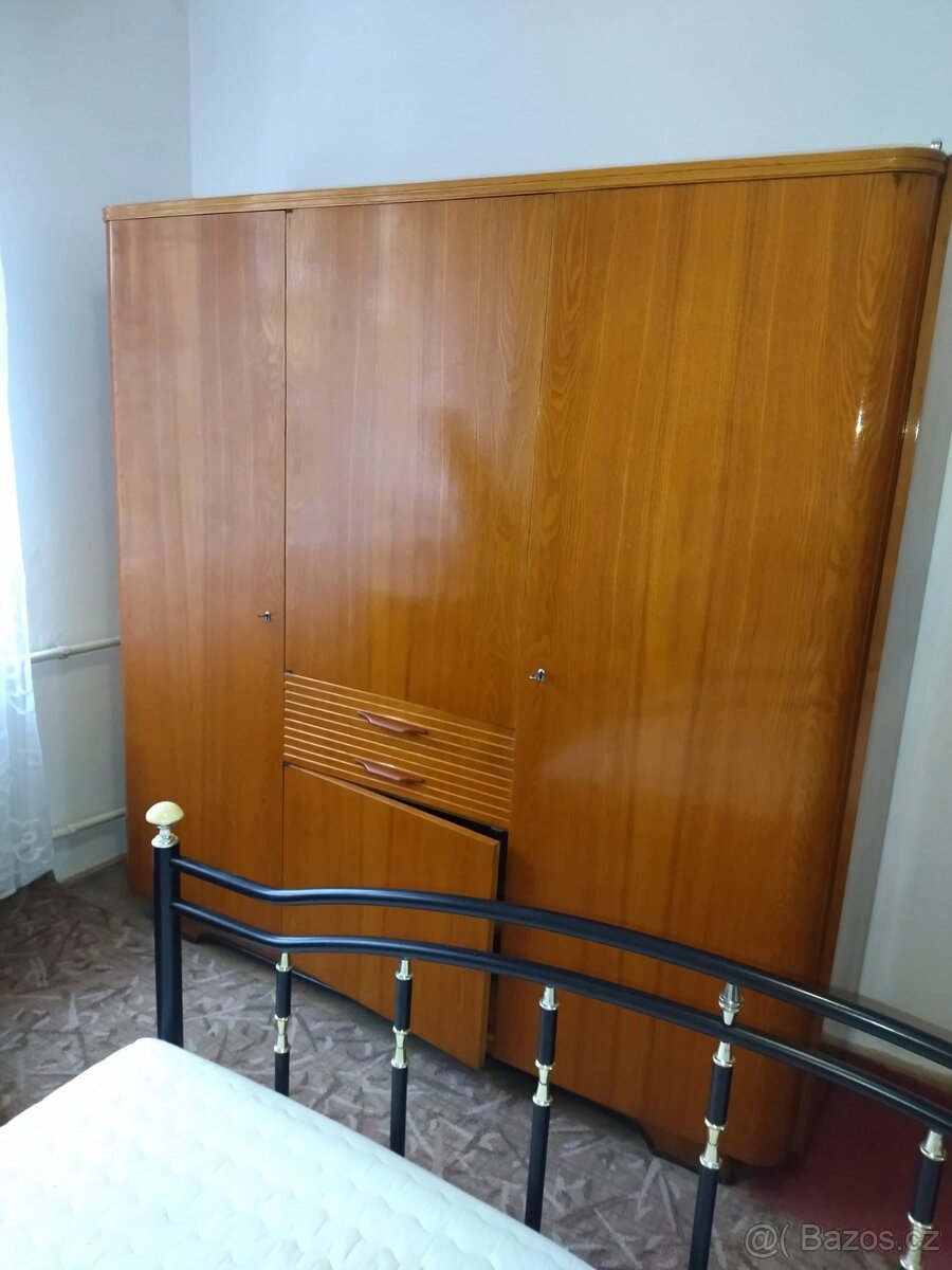 Souprava nábytku 60.léta - 2