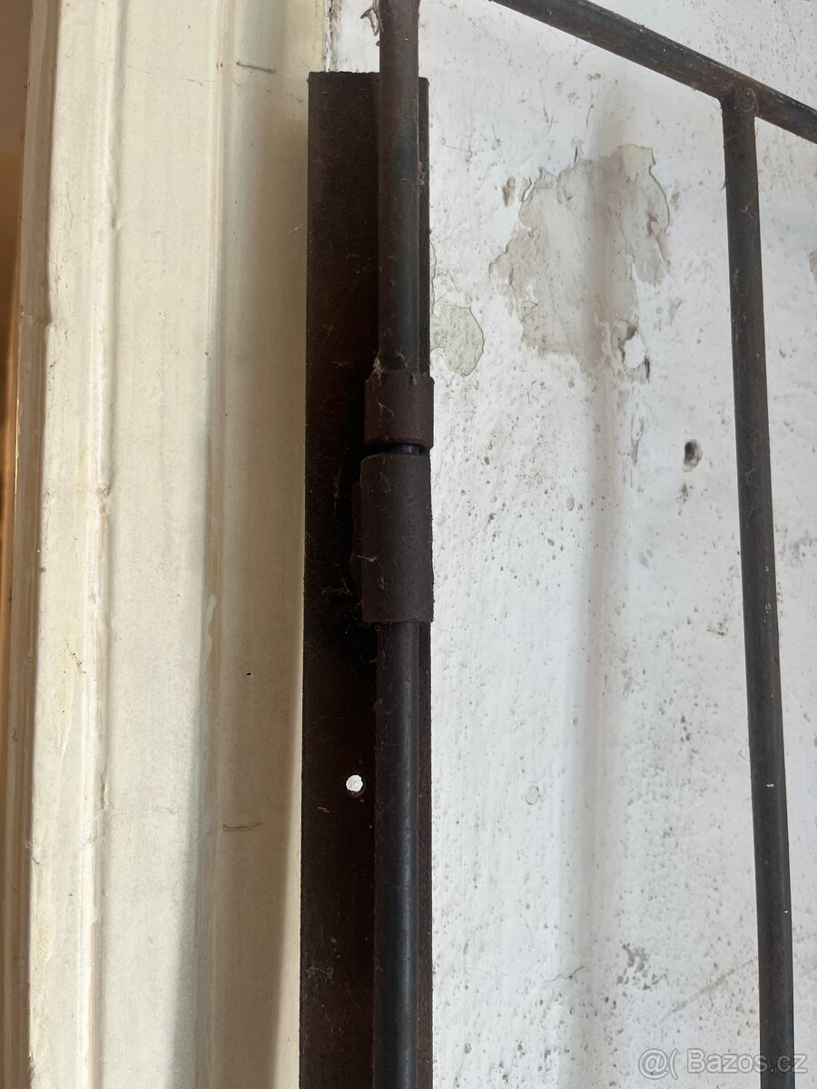 Kovová mříž na panty - 2