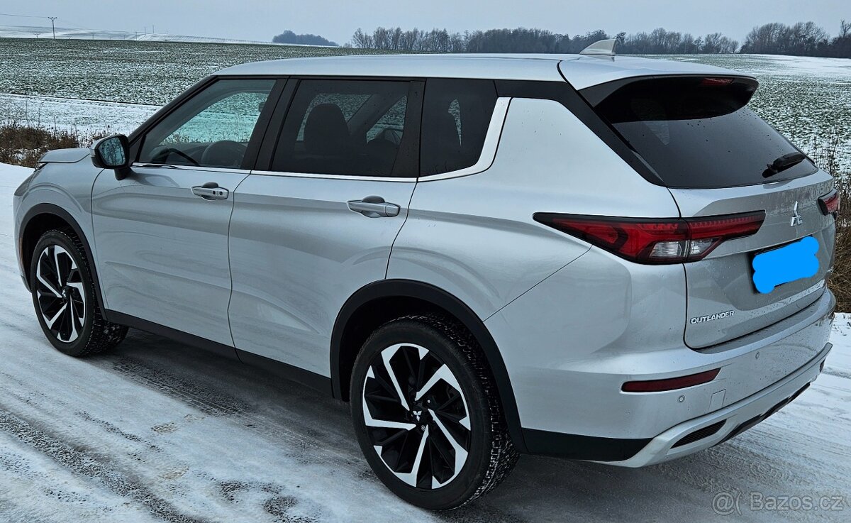 Outlander 2,4i Intense 7-míst. - 2