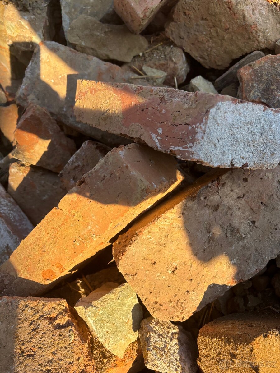 Hliněné cihly s cejchy / pálené cihly - 2