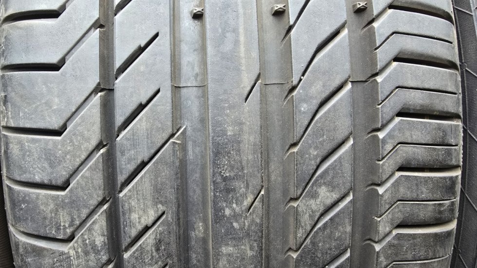 Letní pneu 245/40/19 Continental - 2