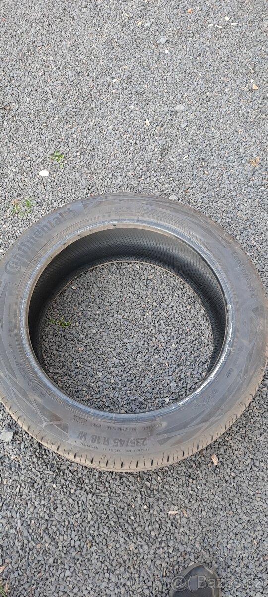 Continental 235/45 R18 - 2