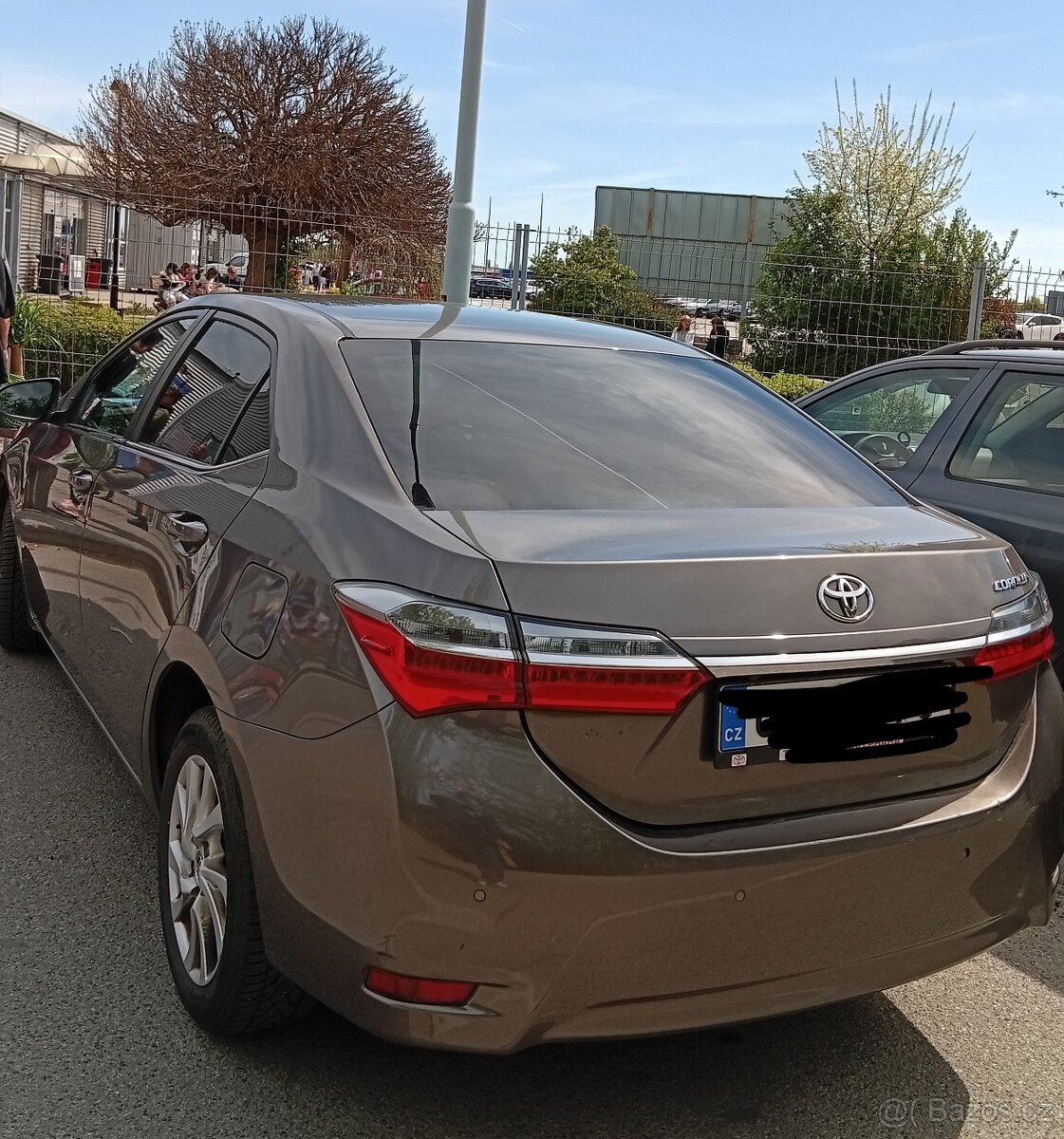 Toyota Corolla sedan - 2