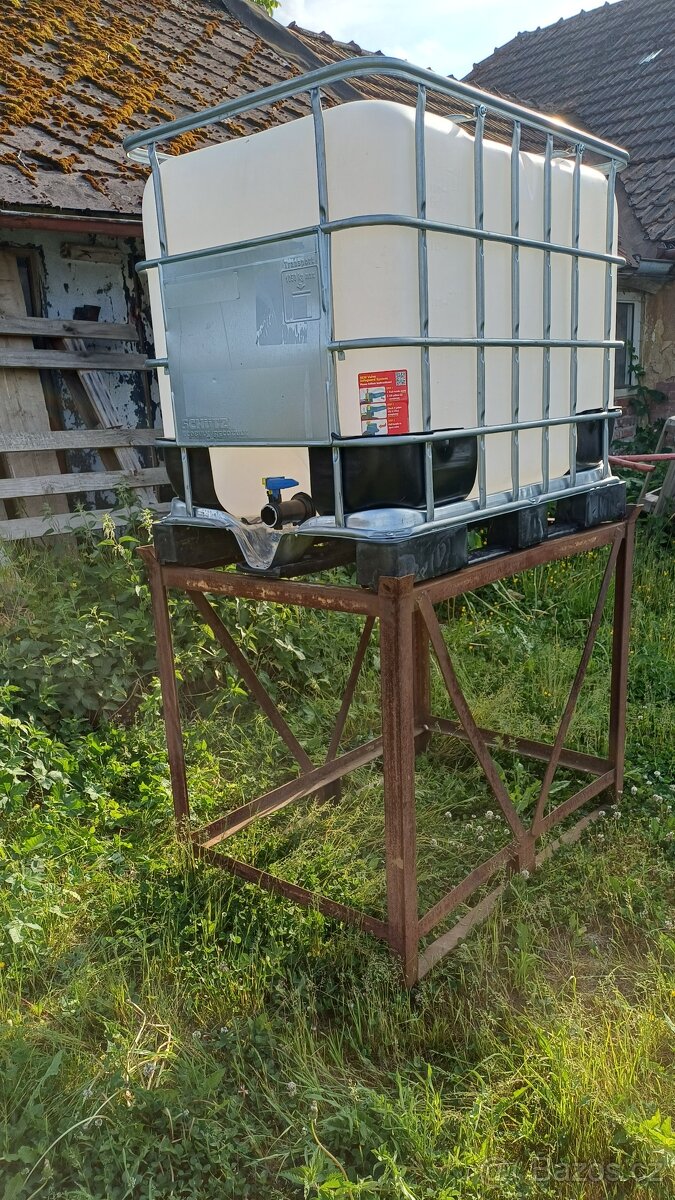 IBC nádrž 600 l s podstavcem - 2