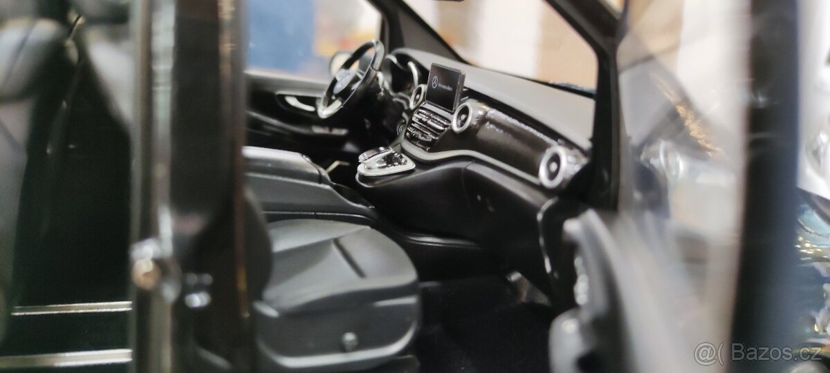 Modely aut 1:18 - 2