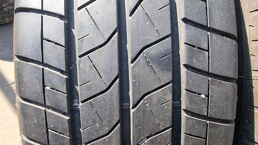 Letní pneu 215/65/16c Bridgestone - 2