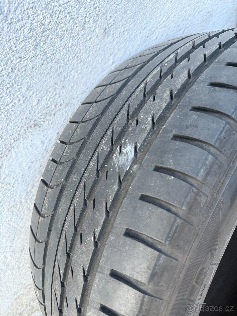 Pneu 255/45 R19 - 2