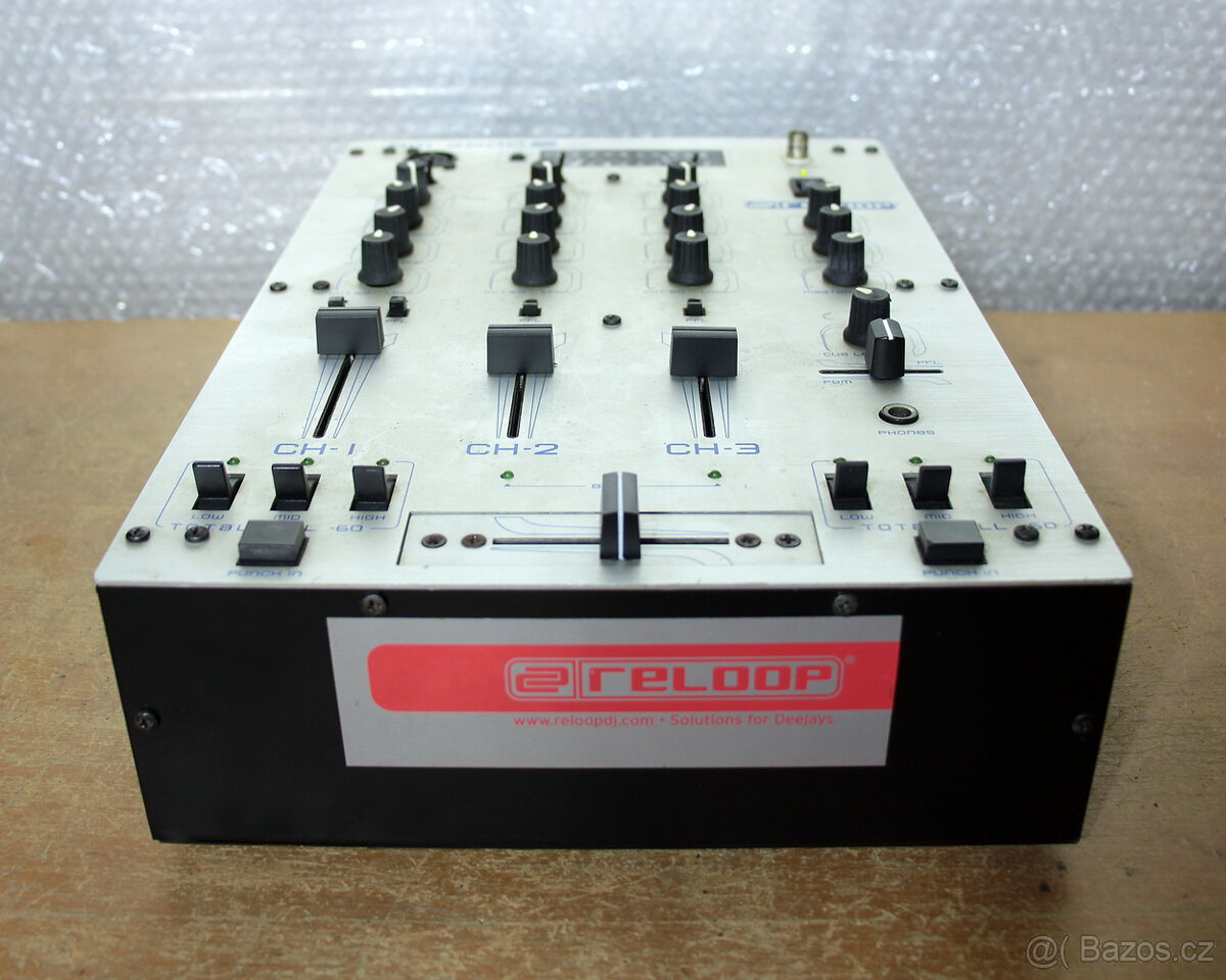 Mixážní pult Reloop RM 2000 Pro. - 2
