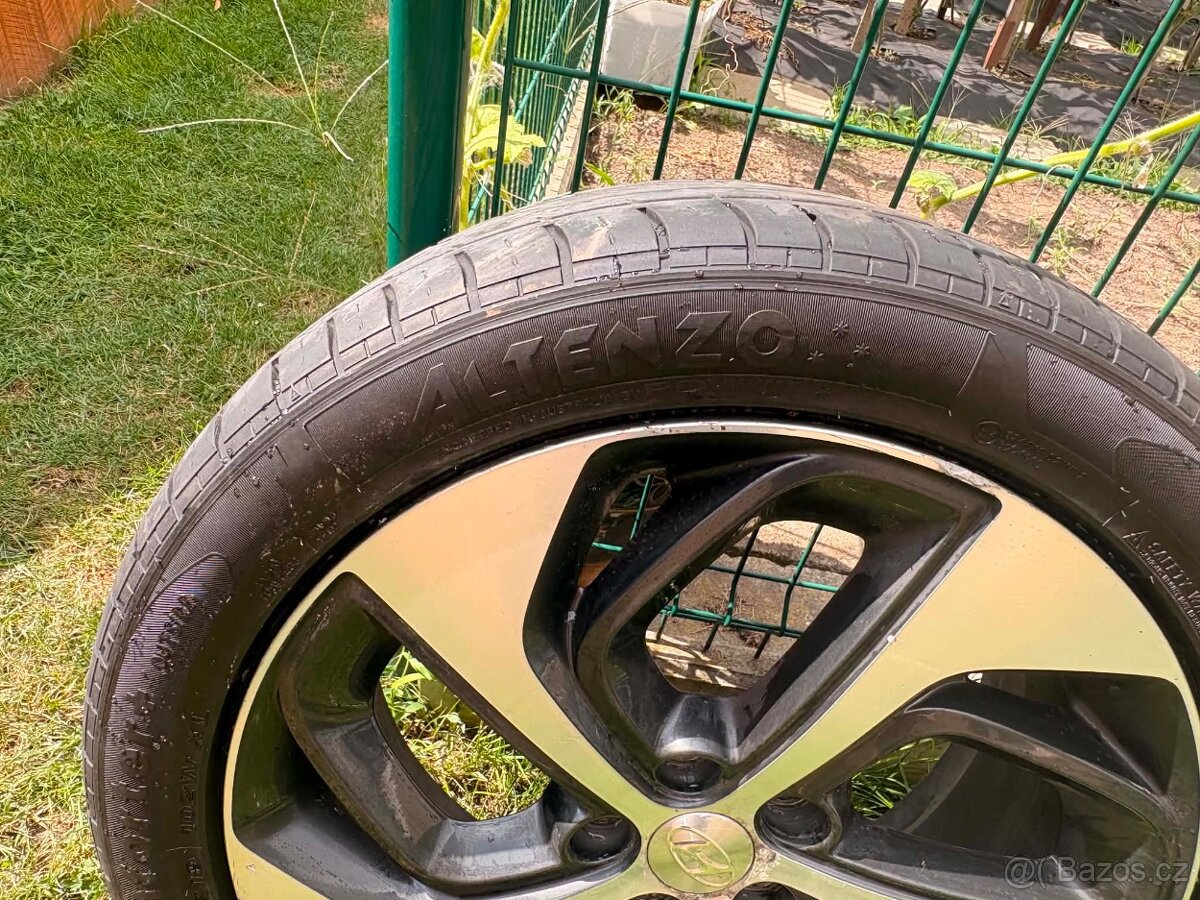 Hyundai 245/45/ ZR19 - 2