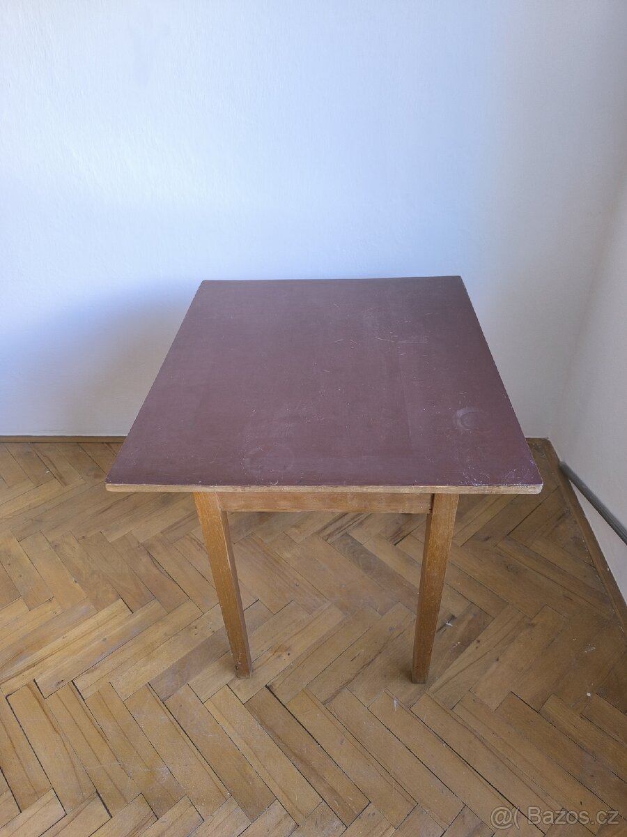 Dřevěný stůl - 2