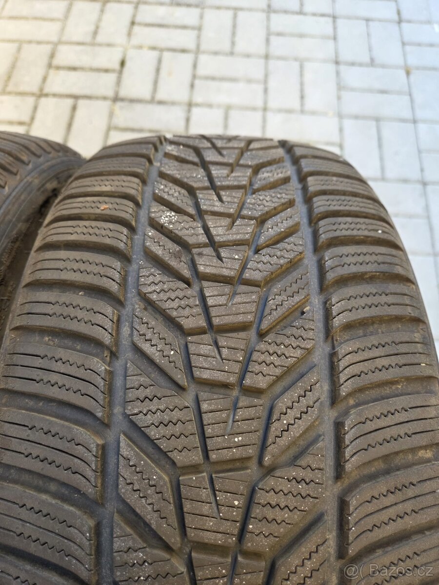 2x zimní pneu Hankook 235/40 R18 - 2
