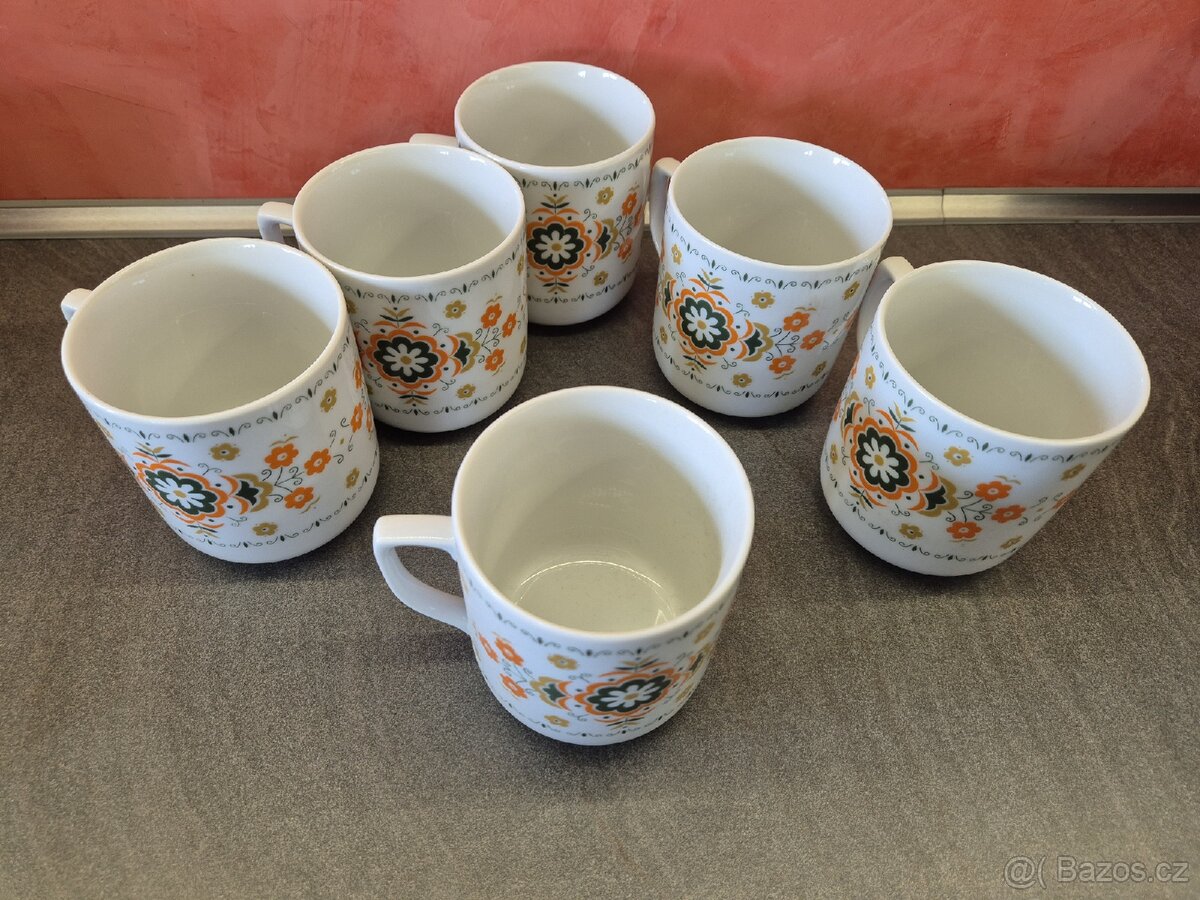 Retro hrnečky s ornamenty a květy - 2