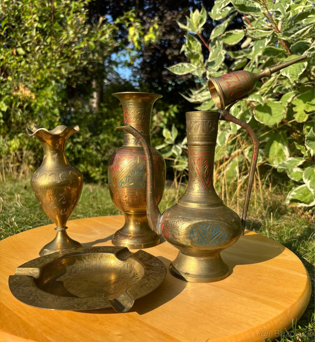 Mosazné dekorativní vázy a popelník – Indie, ruční rytí - 2