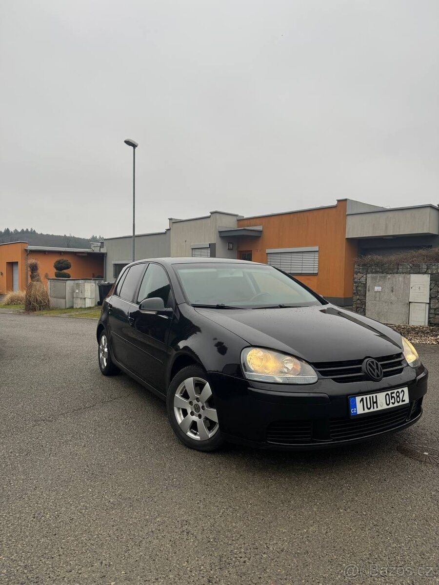 Volkswagen Golf 1.4 benzín, 66 kW, rok 2004 - 2