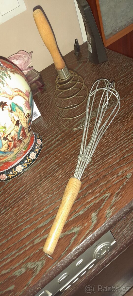 Starožitna valcha litina, retro metly - 2