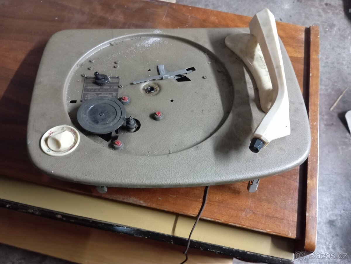 Gramofonová skříň Supraphon SL 21 - 2