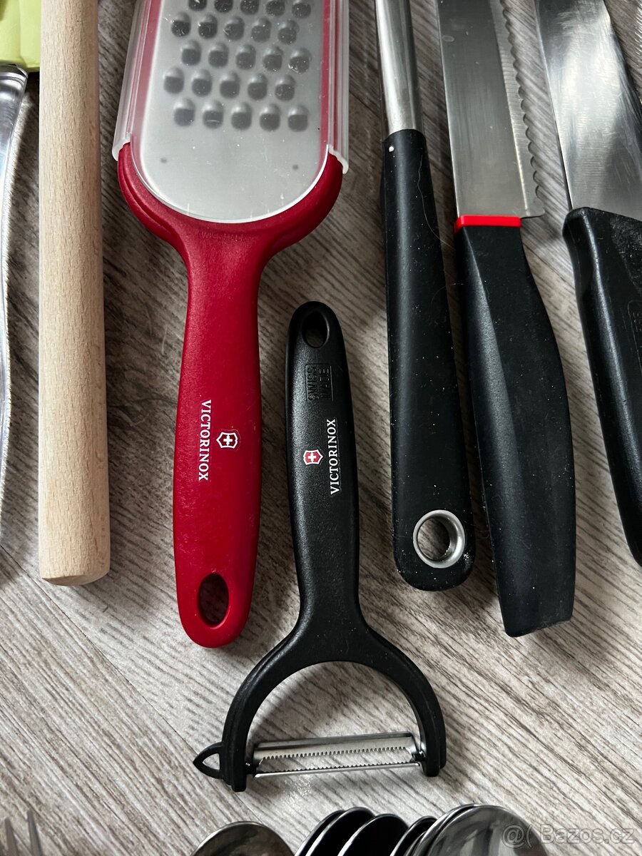 Startovací sada kuchyňského nádobí a pomůcek - 2